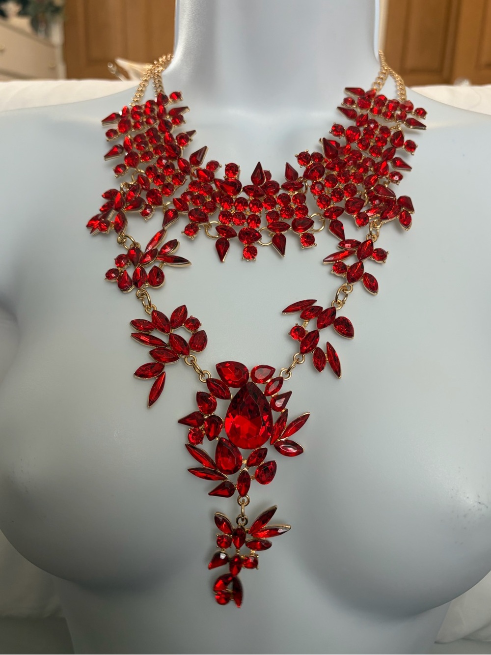 NWOT Aratta- Dramatic Red Crystal Bib Necklace with Gold-Tone Setting - Picture 3 of 16